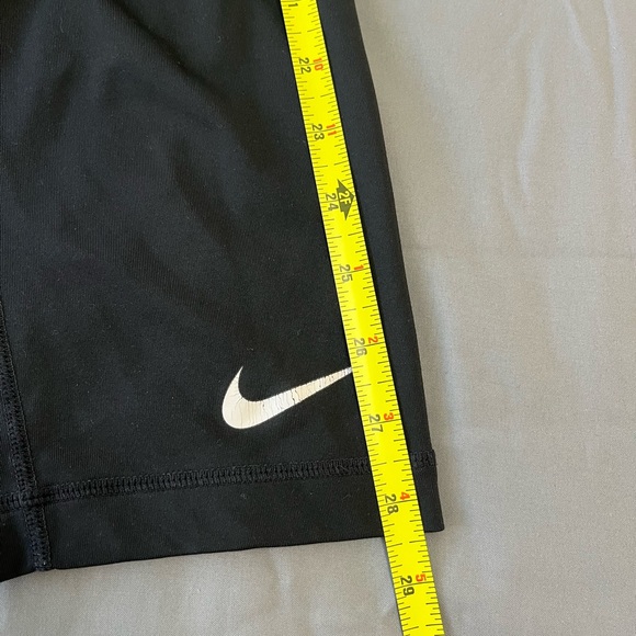 Nike Capri leggings excellent shape. Thin. - Picture 4 of 9
